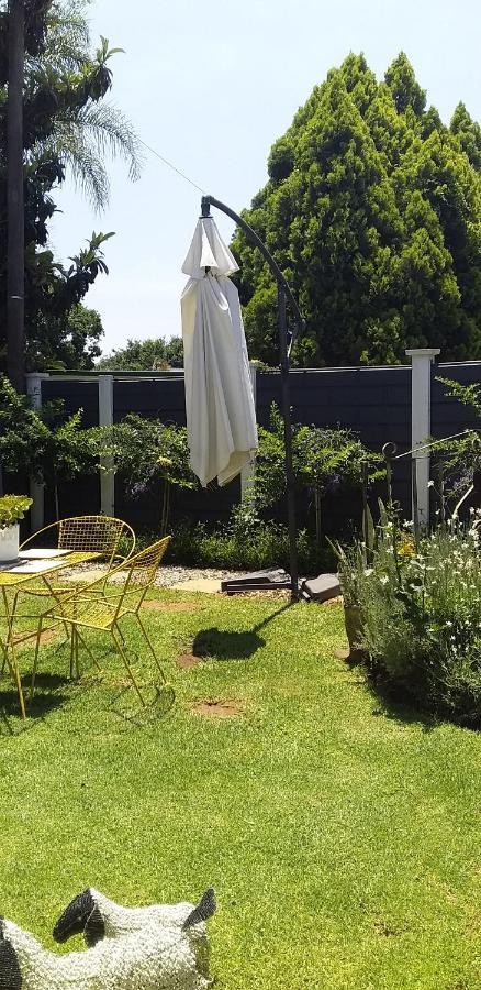 B&B 464 On 22Nd Ave Pretoria-Noord Exteriör bild