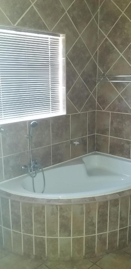 B&B 464 On 22Nd Ave Pretoria-Noord Exteriör bild